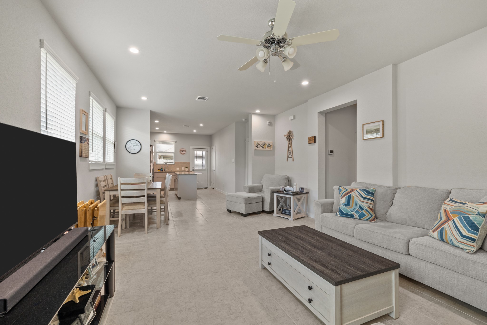 1217 Red Hills Drive Rosharon, TX 77583 - Photo 5 of 25