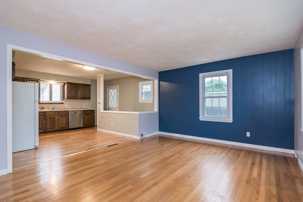 248 Laconia Street Springfield, MA 01129 - Photo 7 of 20