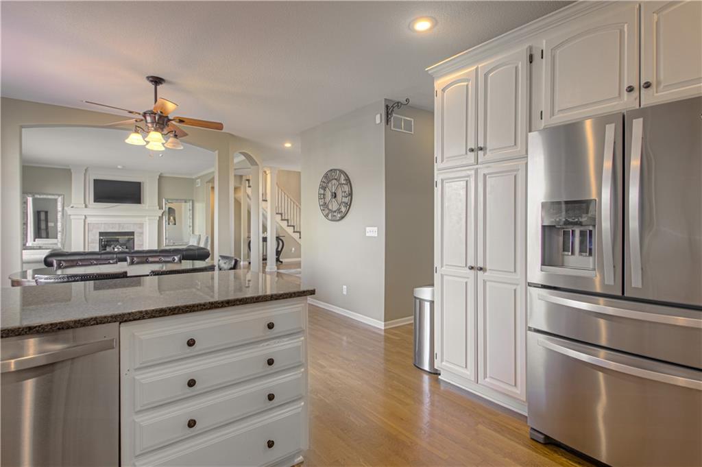 304 Northeast Hidden Valley Way Lee's Summit, MO 64064 - Photo 13 of 39