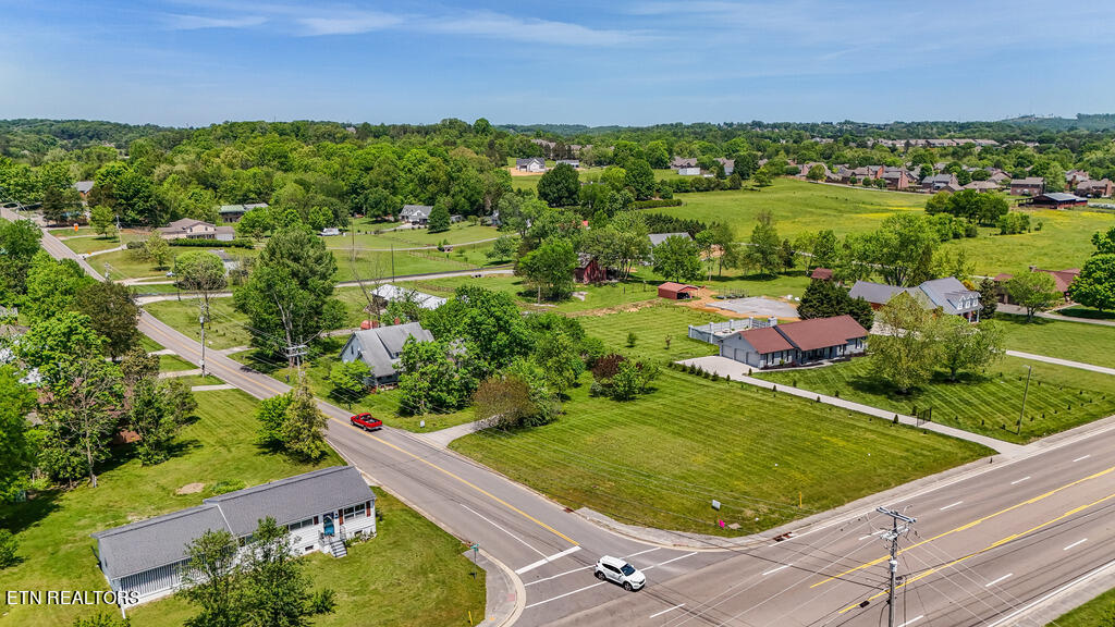 7402 Pelleaux Road Knoxville, TN 37938 - Photo 5 of 26 DJI_20240502130109_0021_D