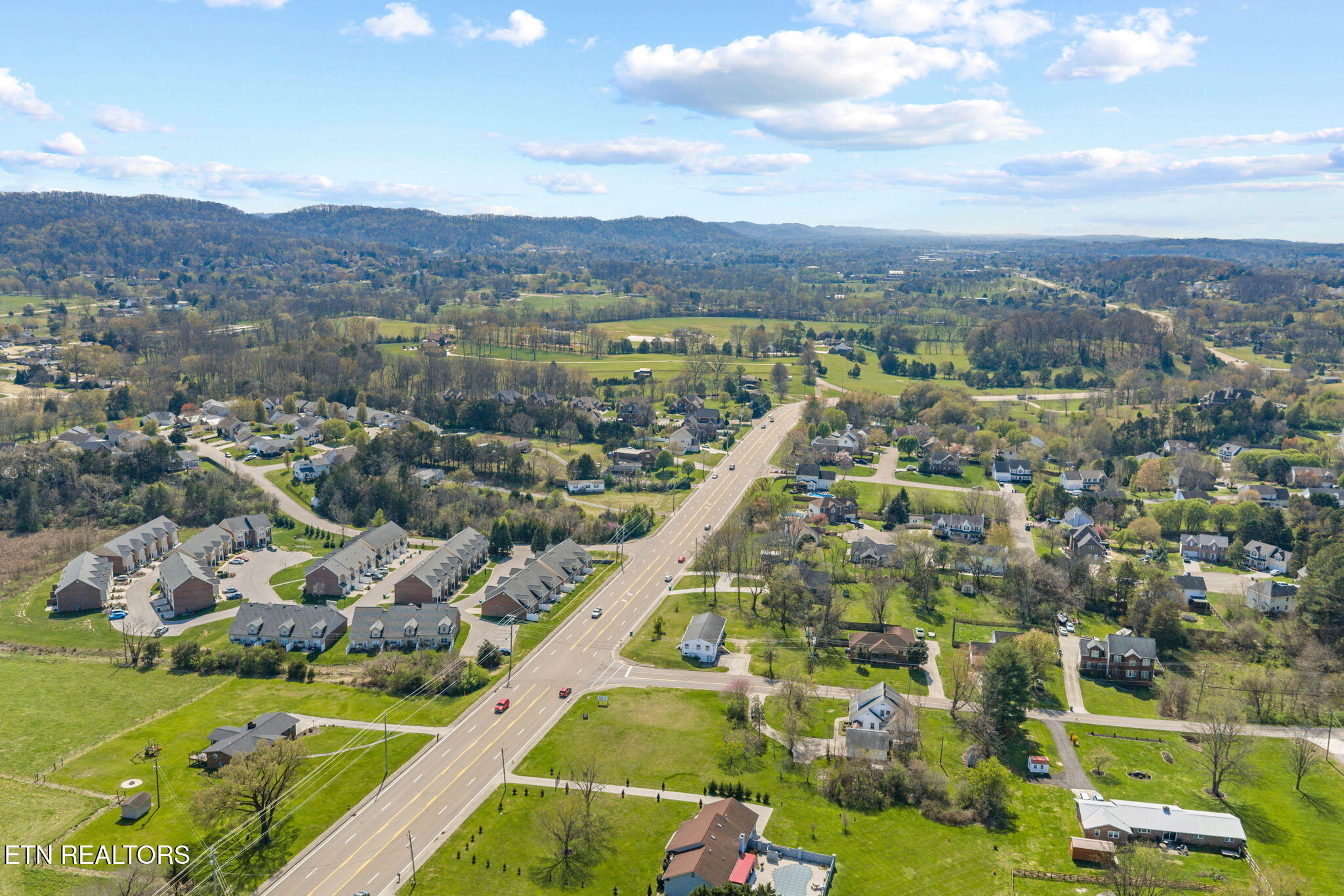 7402 Pelleaux Road Knoxville, TN 37938 - Photo 8 of 34 4-web-or-mls-7402 Pelleaux Rd-2-23