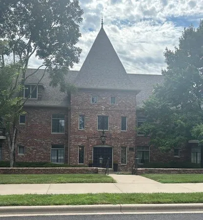 $334,950 | 8363 Somerset Drive, Unit 8363, Prairie Village, KS 66207