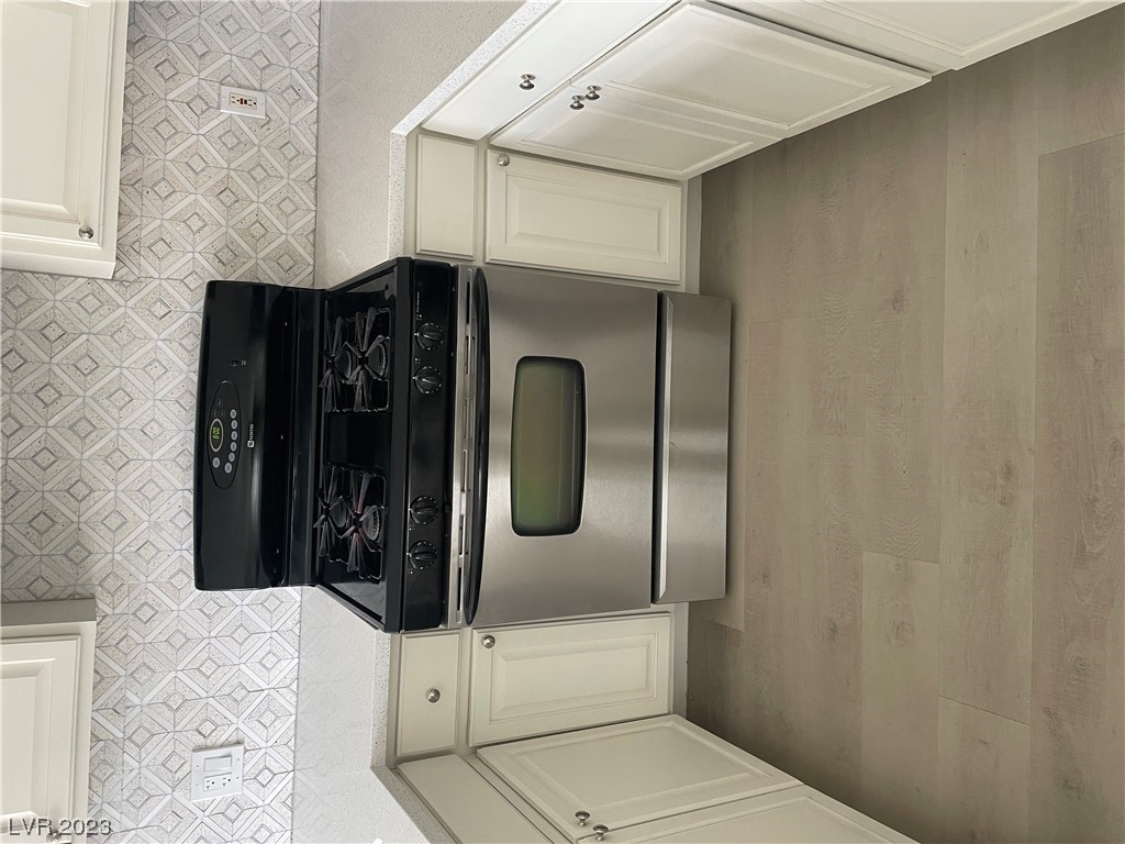 3971 Via Lucia Drive Las Vegas, NV 89115 - Photo 8 of 49