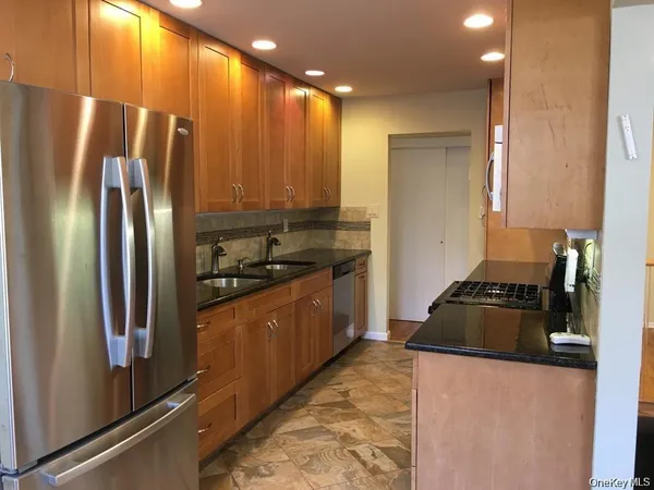 $3,000 | 81 Kearsing Parkway, Unit A, Monsey, NY 10952