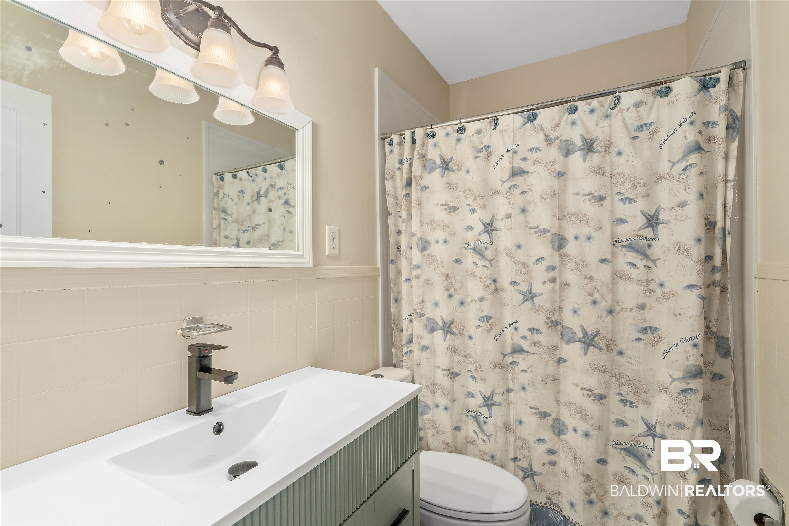 137 Hyland Avenue Mobile, AL 36607 - Photo 16 of 30 Primary Bath