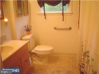 284 Poplar Road Warminster, PA 18974 - Photo 11 of 12 Bathroom