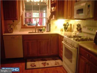 284 Poplar Road Warminster, PA 18974 - Photo 5 of 12 Kitchen