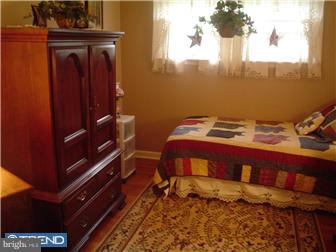 284 Poplar Road Warminster, PA 18974 - Photo 10 of 12 Bedroom 3