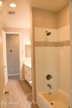 $2,600 | 2362 West Sierra Vista Drive, Phoenix, AZ 85015