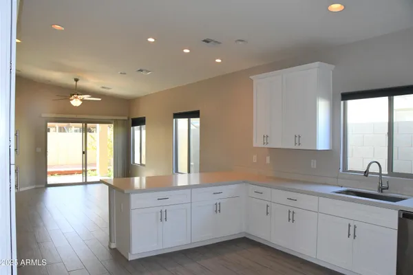 $2,600 | 2362 West Sierra Vista Drive, Phoenix, AZ 85015