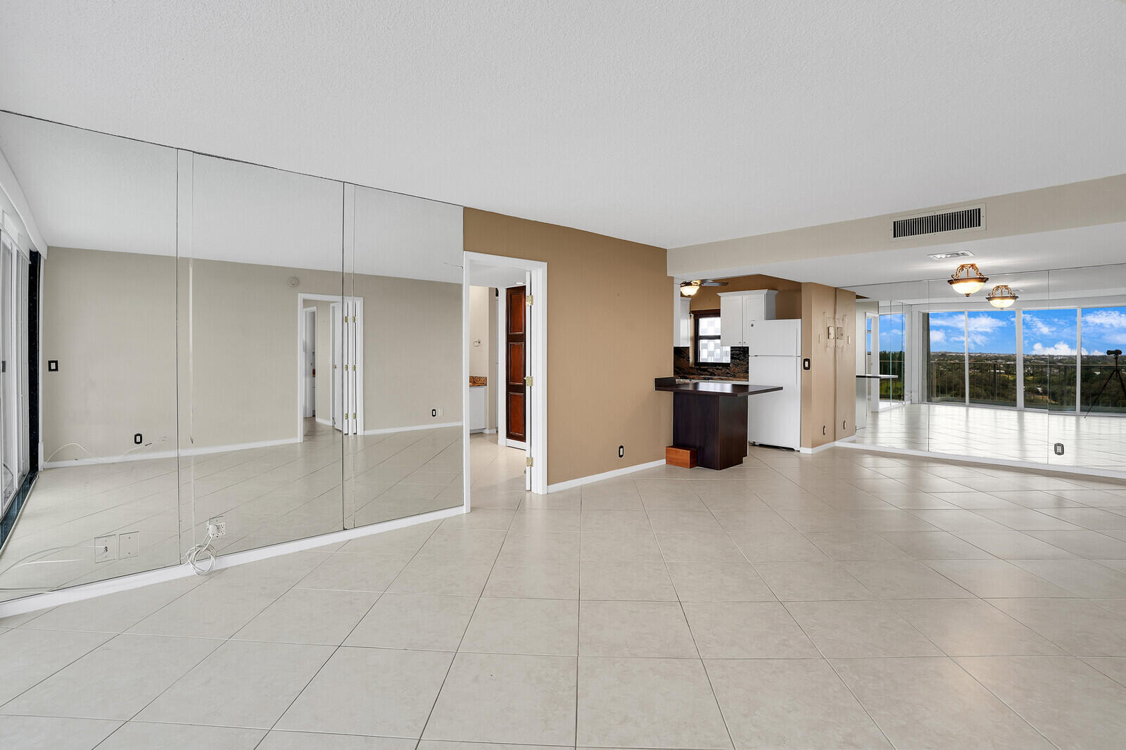 336 Golfview Road, Unit 1115 North Palm Beach, FL 33408 - Photo 9 of 40 Living