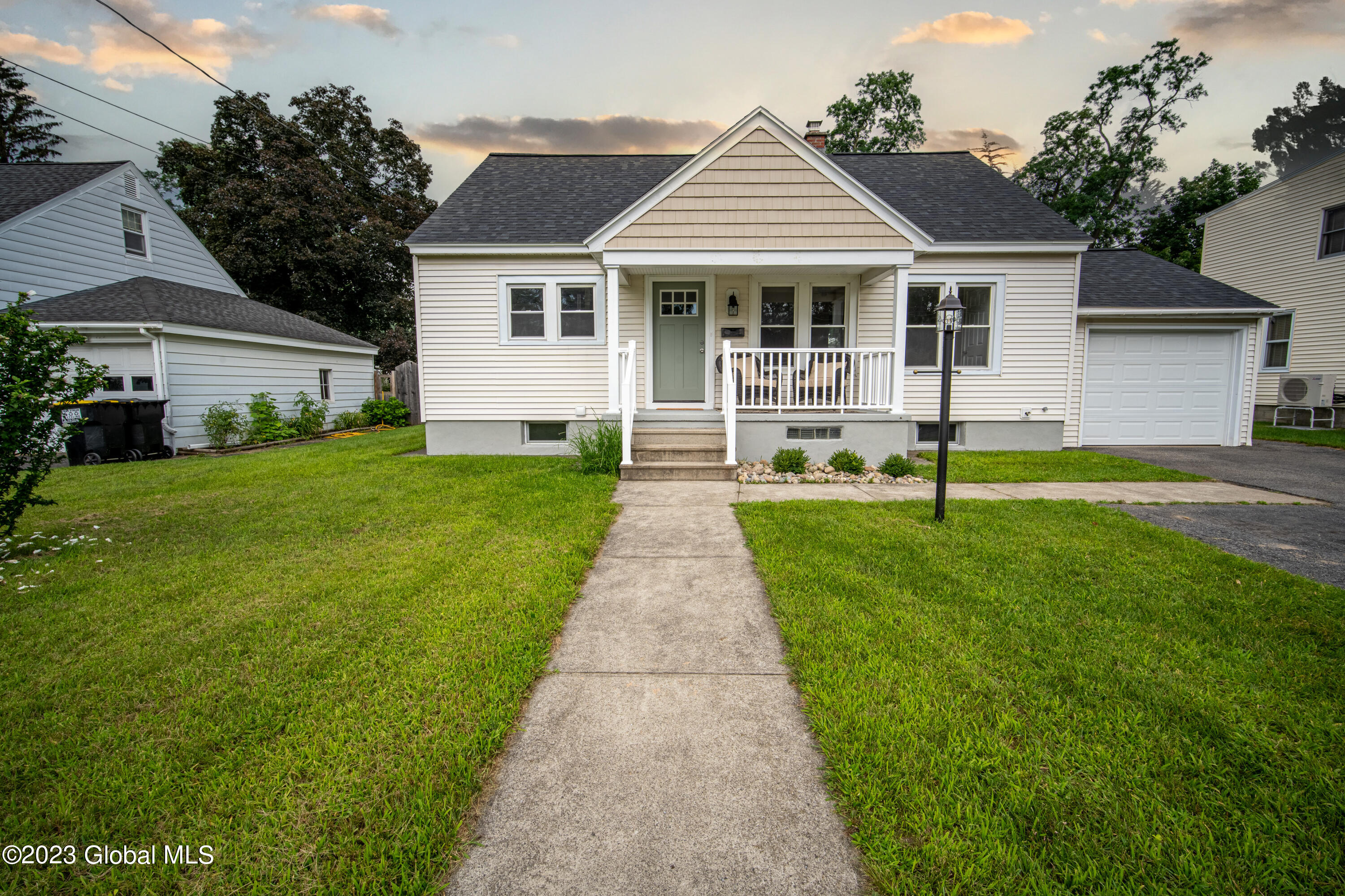 2044 Chepstow Road Rotterdam, NY 12303 - Photo 3 of 33 2044_Chepstow-03