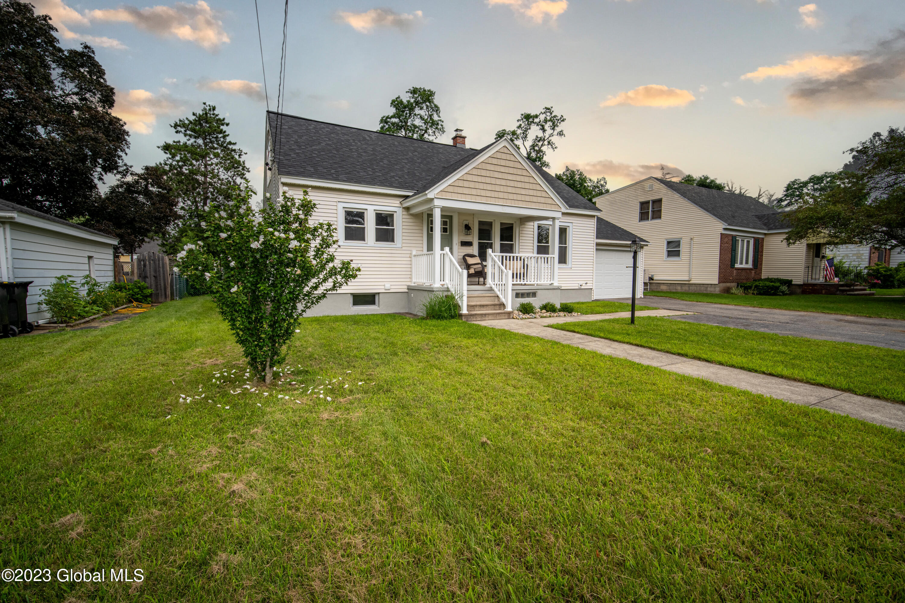 2044 Chepstow Road Rotterdam, NY 12303 - Photo 4 of 33 2044_Chepstow-04