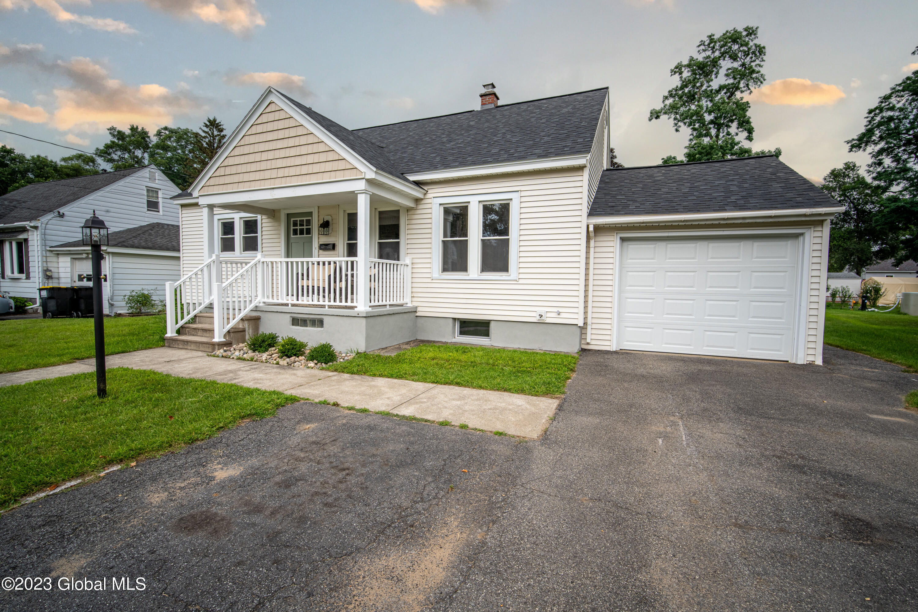 2044 Chepstow Road Rotterdam, NY 12303 - Photo 5 of 33 2044_Chepstow-05