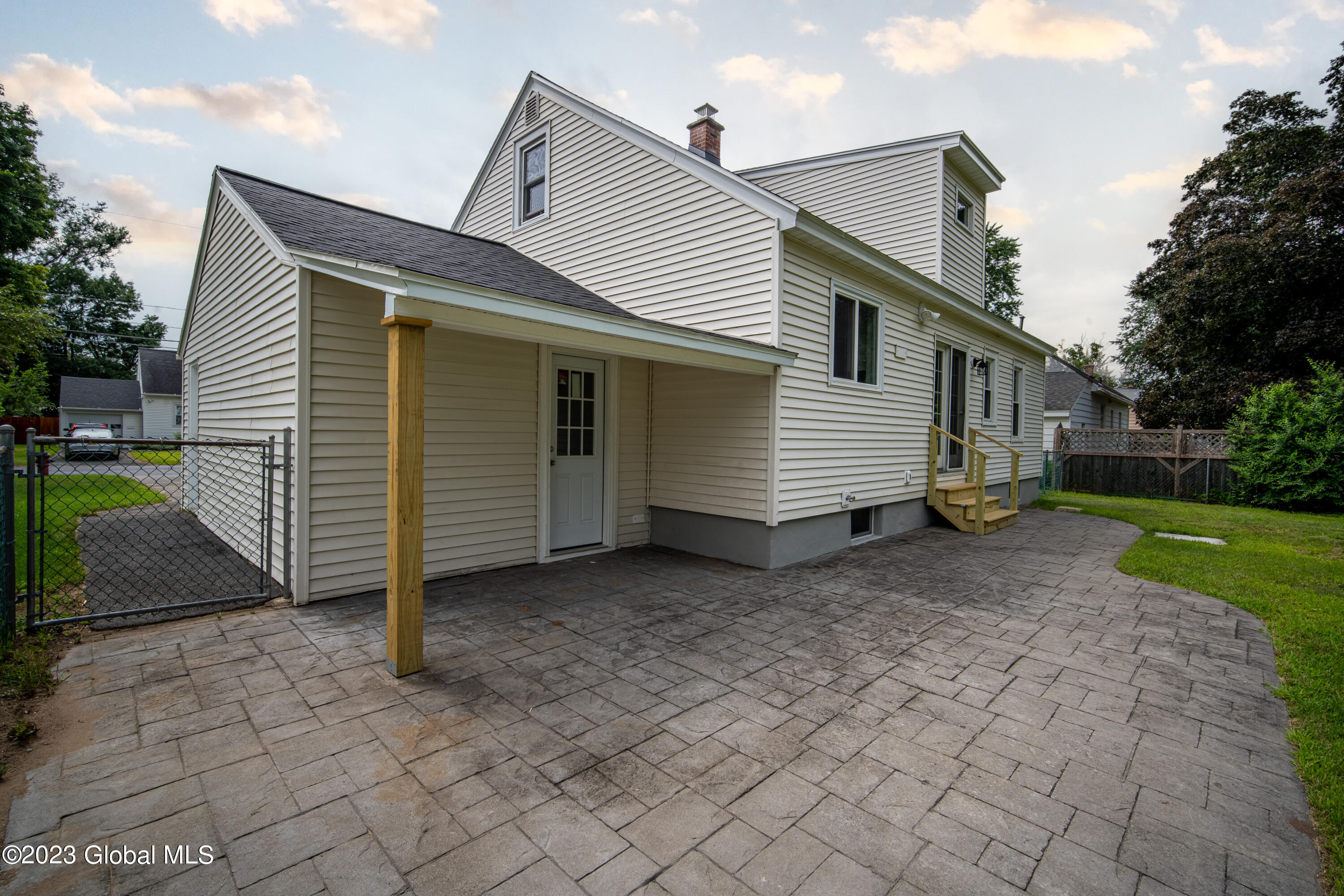 2044 Chepstow Road Rotterdam, NY 12303 - Photo 9 of 33 2044_Chepstow-09