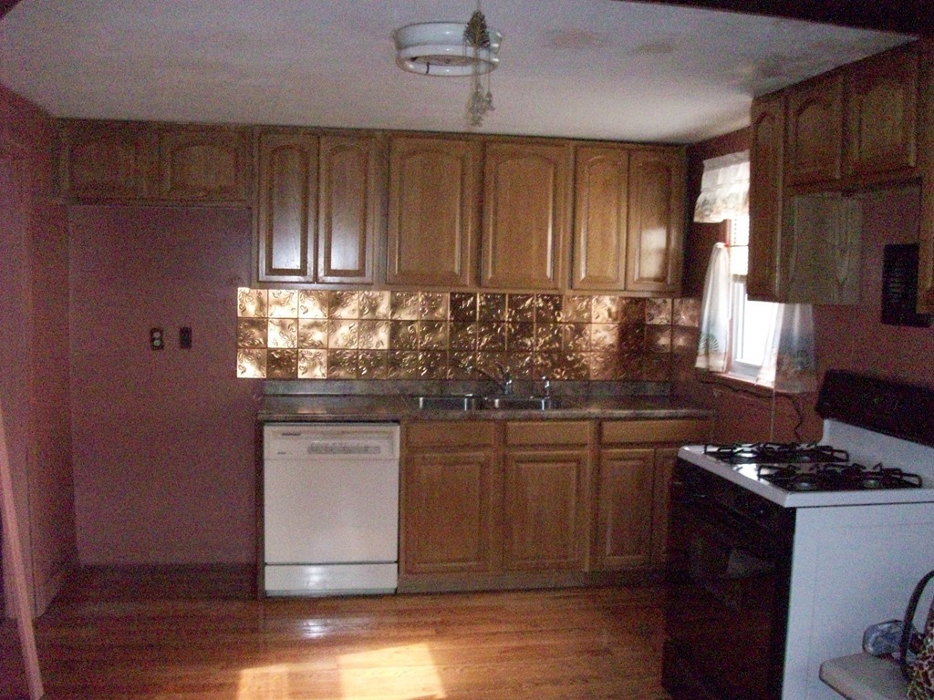 69 Laurel Road Norwood, MA 02062 - Photo 2 of 7 Gallery Image 2