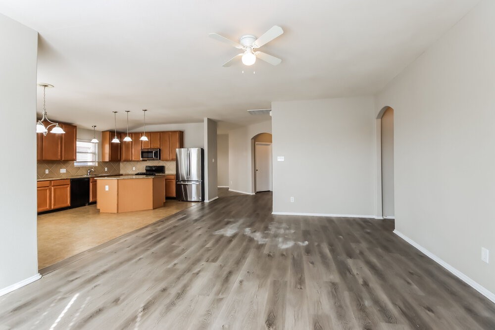 214 Kestrel Lane Rosharon, TX 77583 - Photo 4 of 16