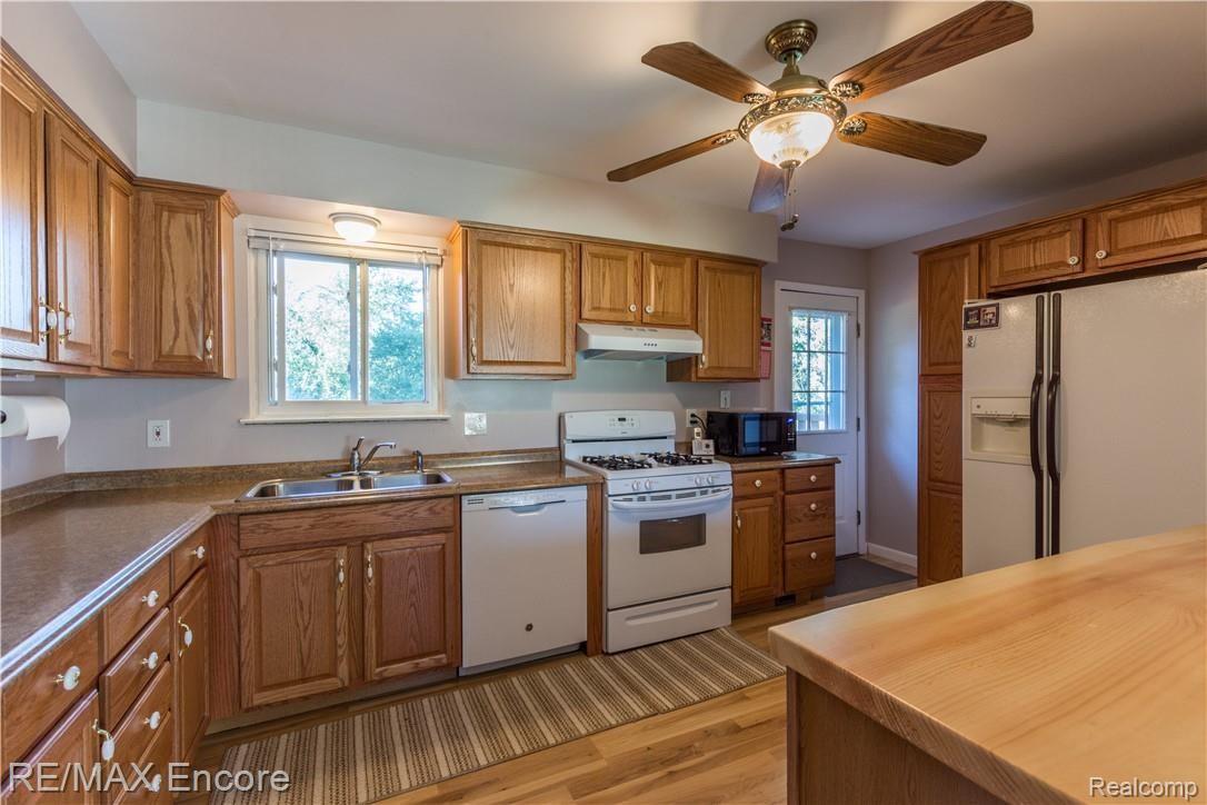 3592 West Drahner Road Oxford, MI 48371 - Photo 9 of 30 3592 W Drahner-14.jpg