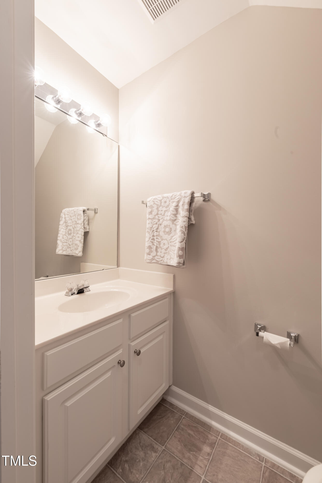 4933 Wyatt Brook Way Raleigh, NC 27609 - Photo 5 of 54 2E6A0578-HDR