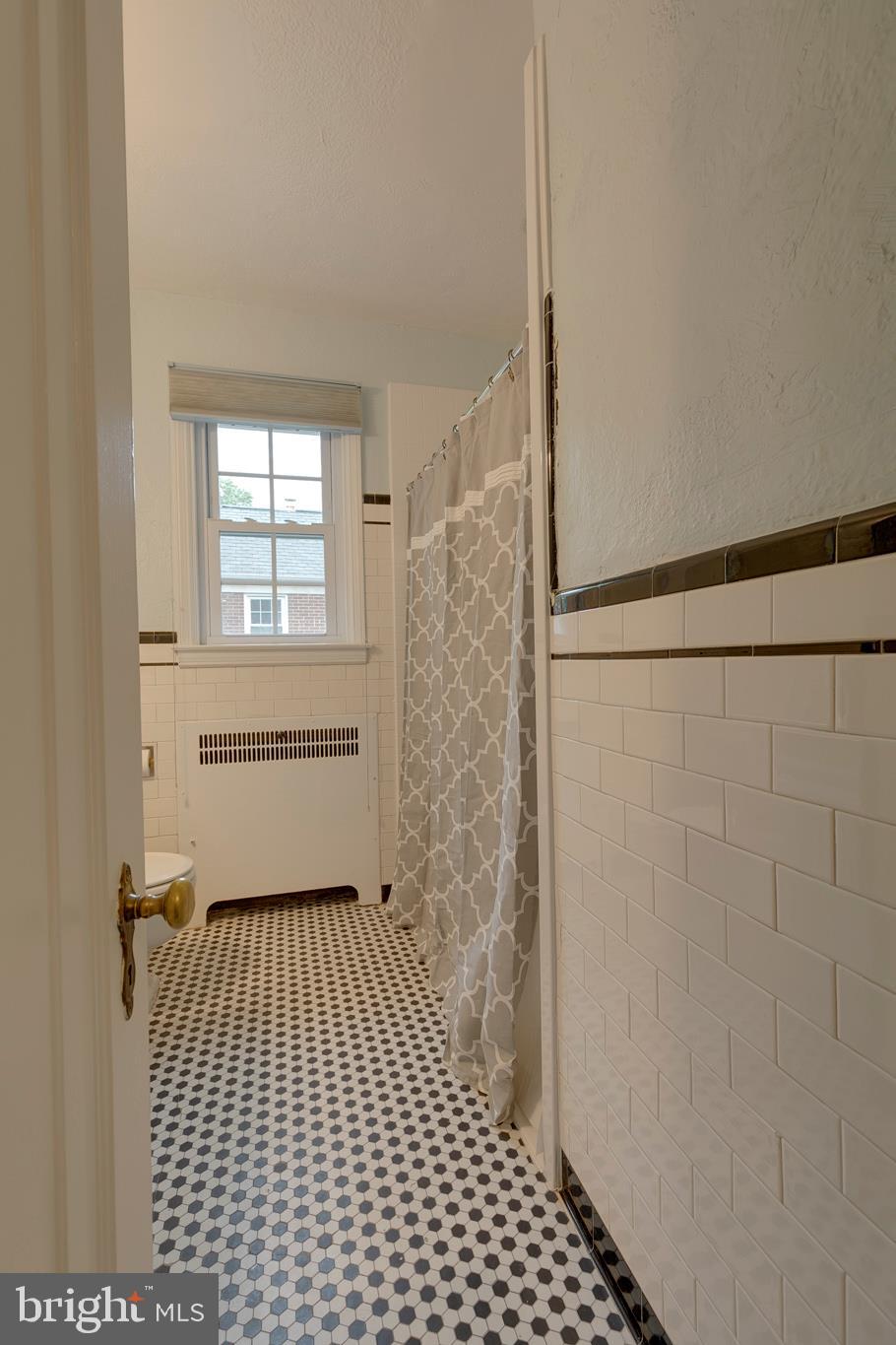 310 Murdock Road Baltimore, MD 21212 - Photo 23 of 50 Full BA - Second Flr- Retro Black/White Tile