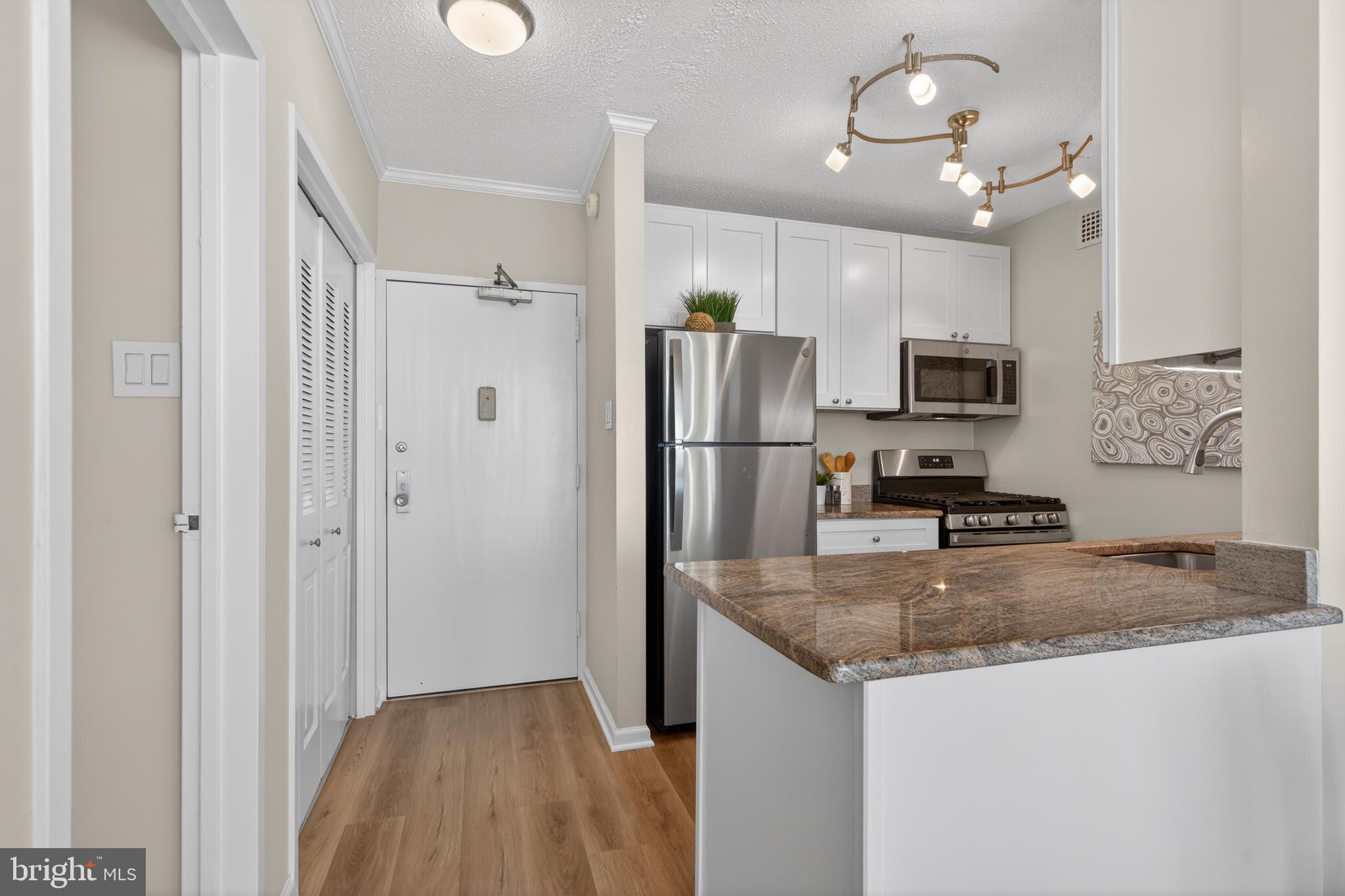 4141 North Henderson Road, Unit 1209 Arlington, VA 22203 - Photo 2 of 44 Entry door and Kitchen