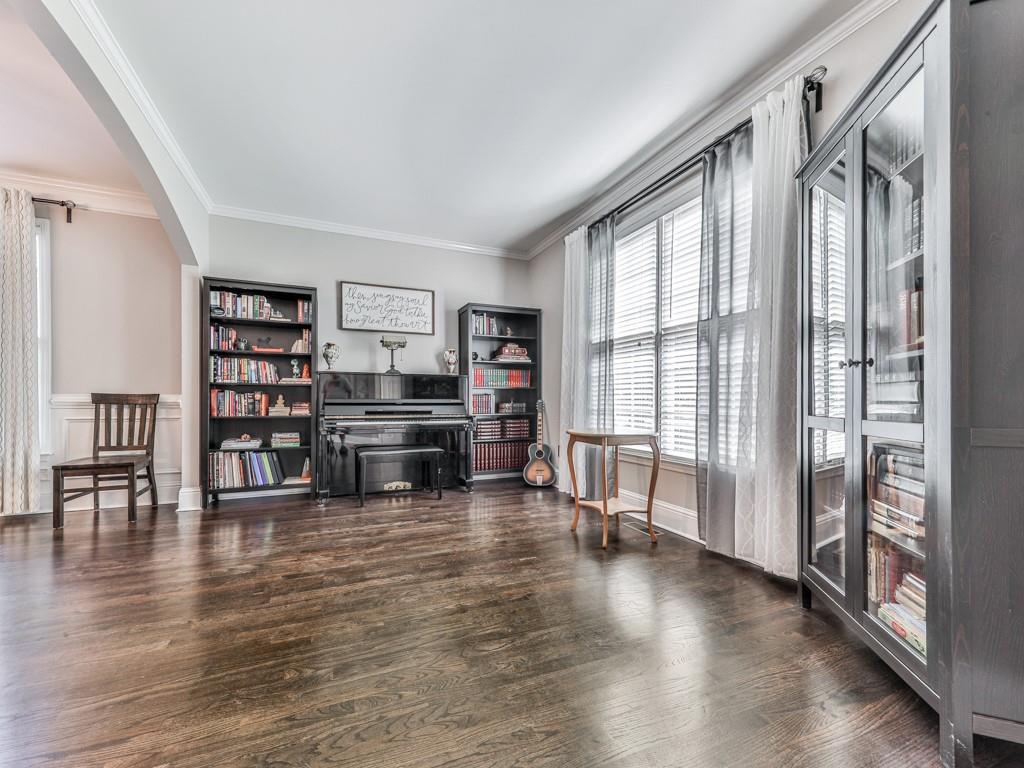 619 Riverbend Way Canton, GA 30114 - Photo 10 of 76 a living room with furniture and a flat screen tv
