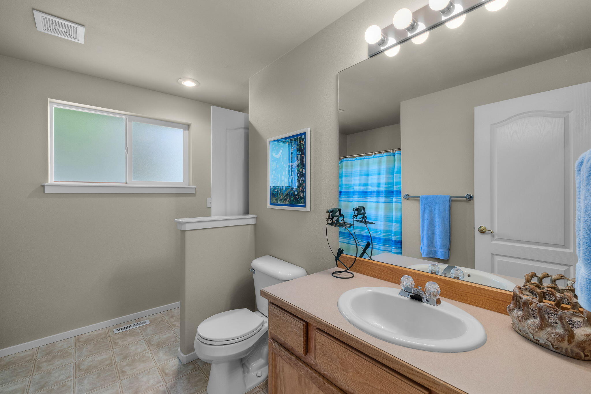 3626 Southwest 29th Street Redmond, OR 97756 - Photo 20 of 31 2nd bathroom