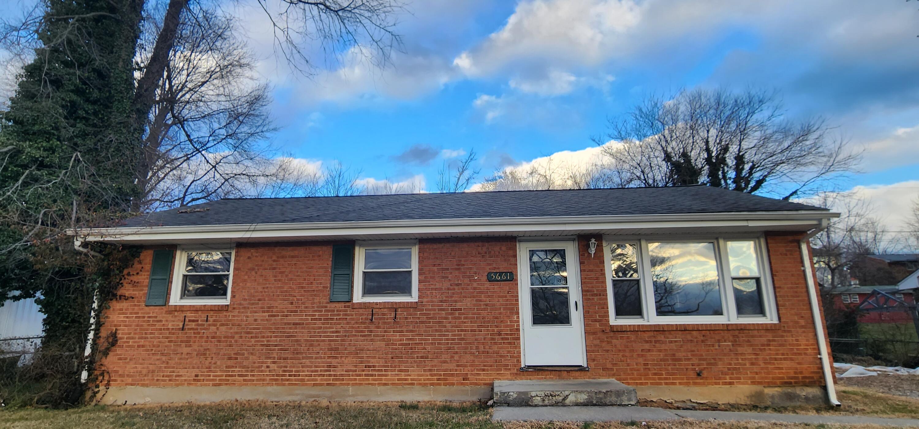 5661 Daytona Road Roanoke, VA 24019 - Photo 1 of 12 Front Photo