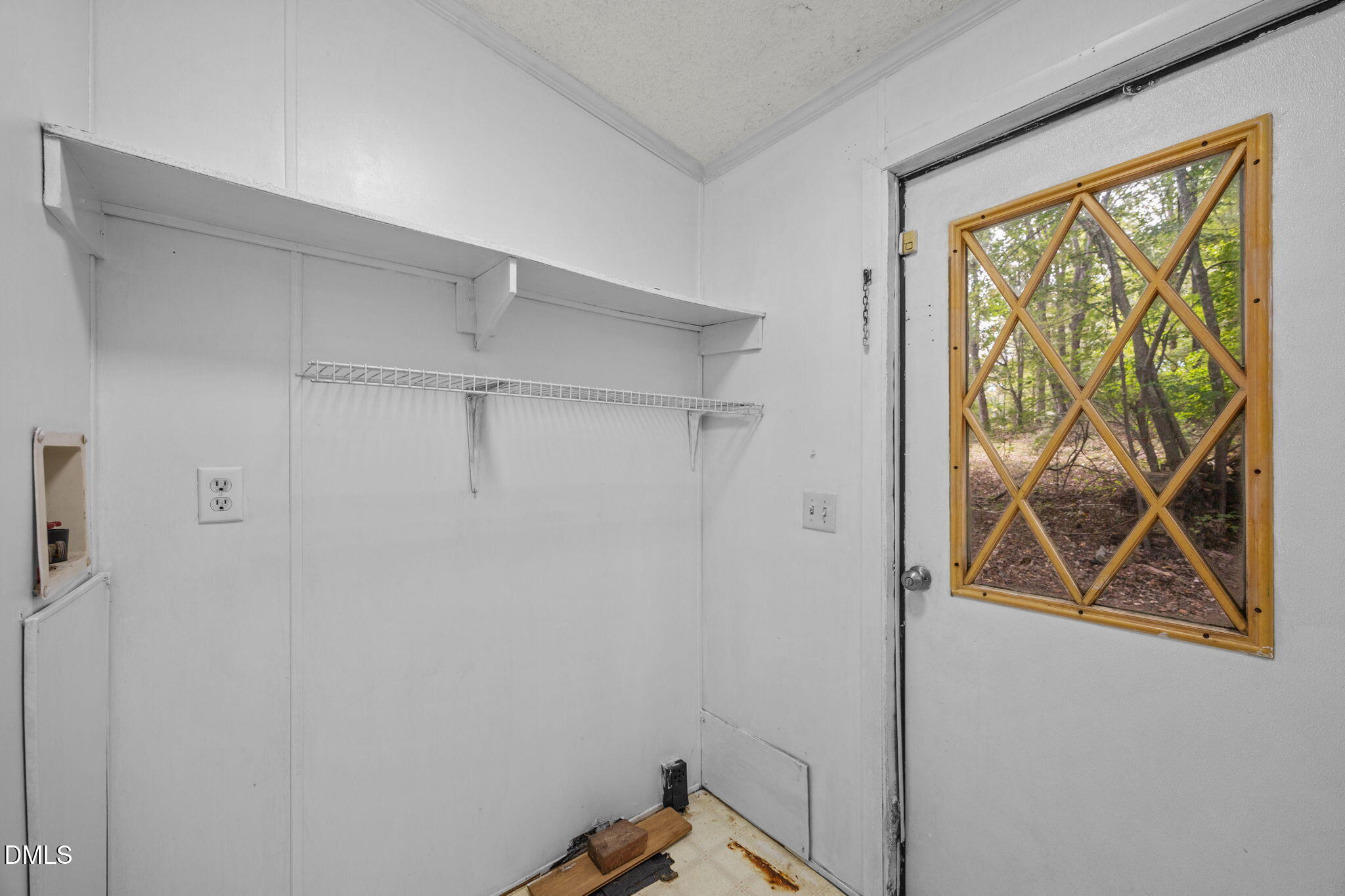 6933 Big Woods Road Graham, NC 27253 - Photo 15 of 32 a small space with a window