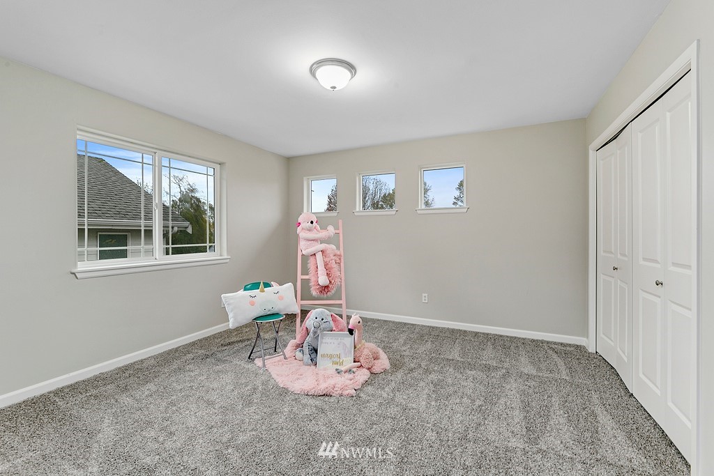 2222 Smithers Avenue South Renton, WA 98055 - Photo 21 of 25 a room with a window