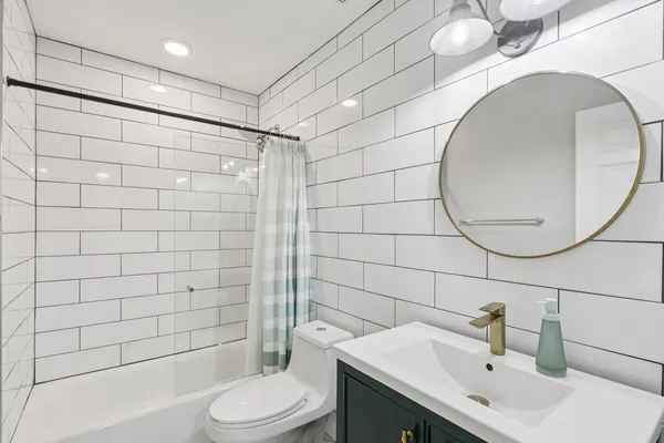 $675,000 | 4315 North Kenmore Avenue, Unit 1N, Chicago, IL 60613