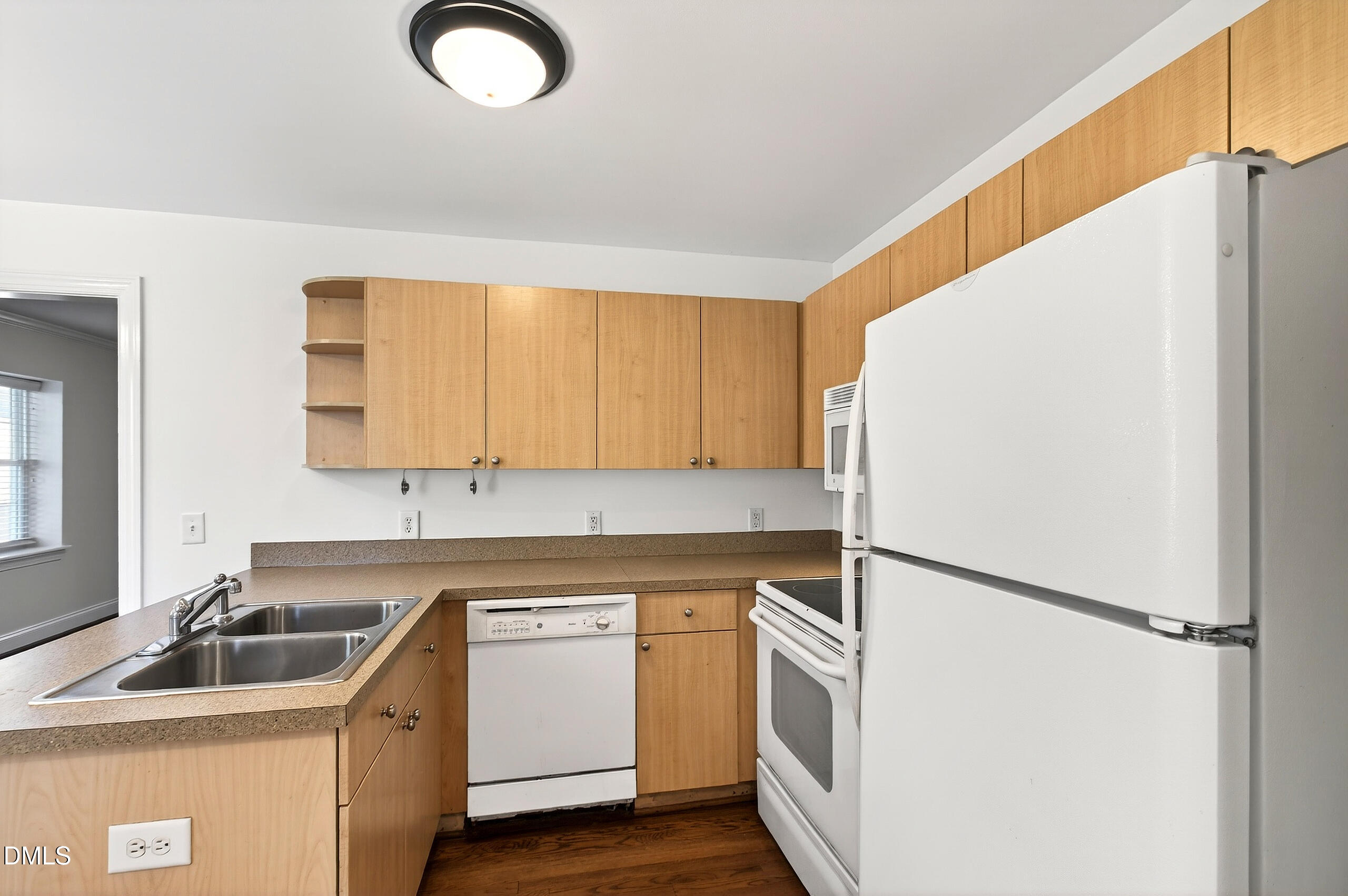 1900 Fairfield Drive Raleigh, NC 27608 - Photo 12 of 32 12 Interiors (13)