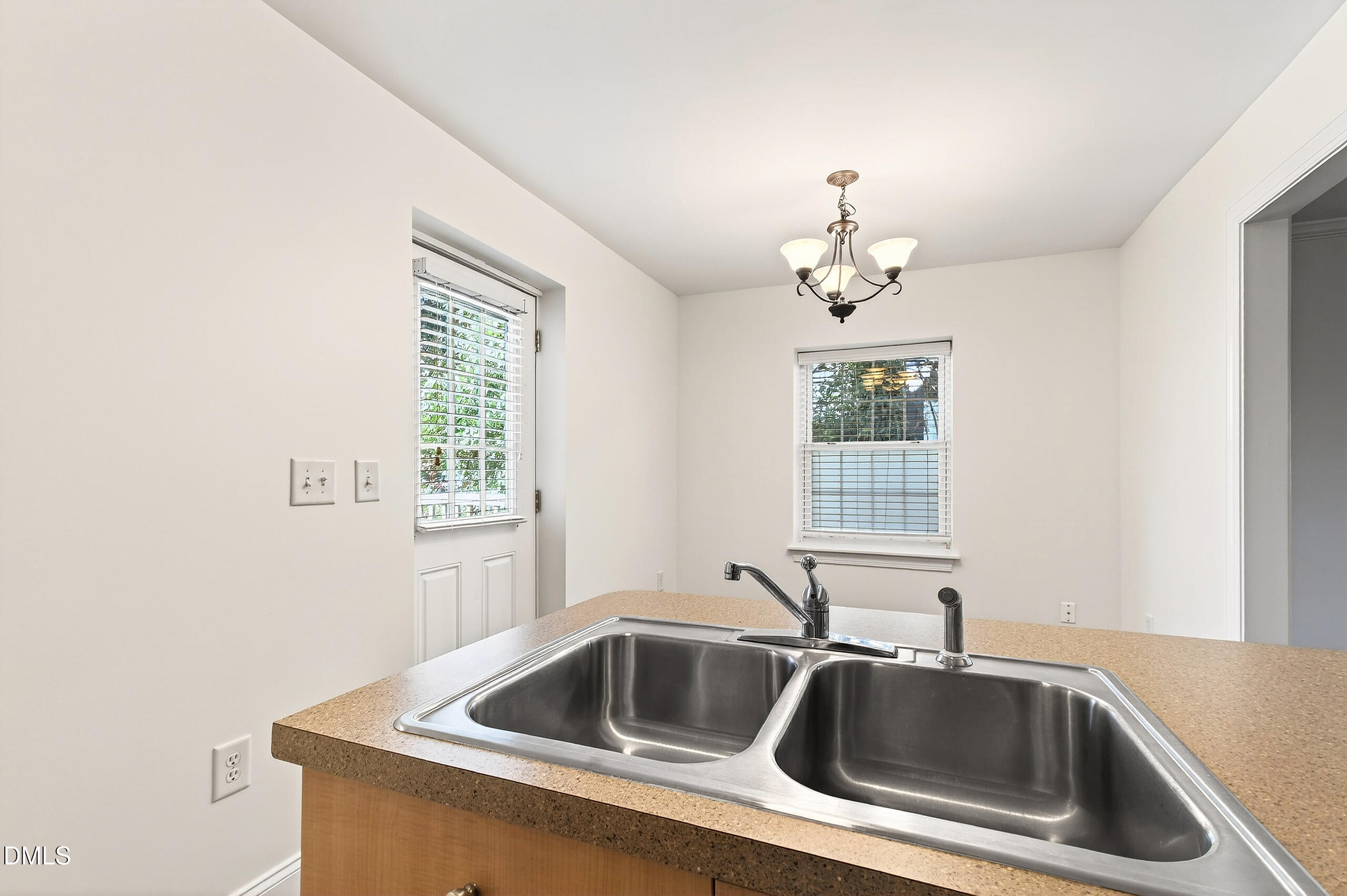 1900 Fairfield Drive Raleigh, NC 27608 - Photo 13 of 32 13 Interiors (16)