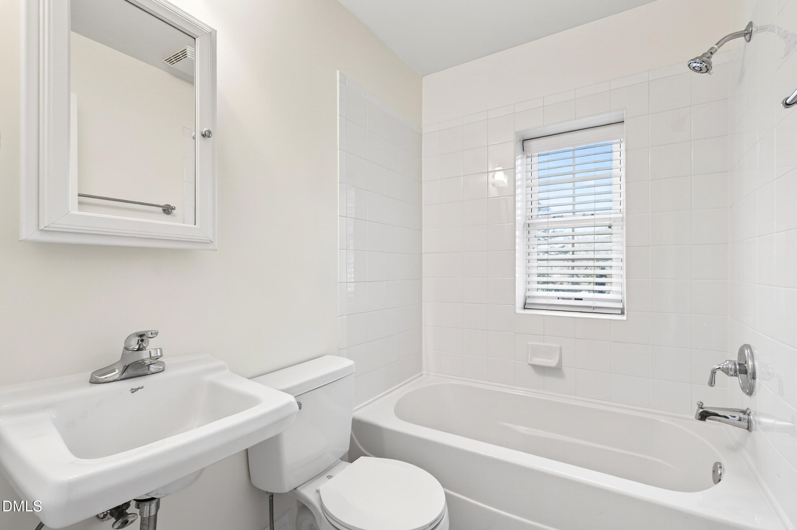 1900 Fairfield Drive Raleigh, NC 27608 - Photo 20 of 32 19 Interiors (19)