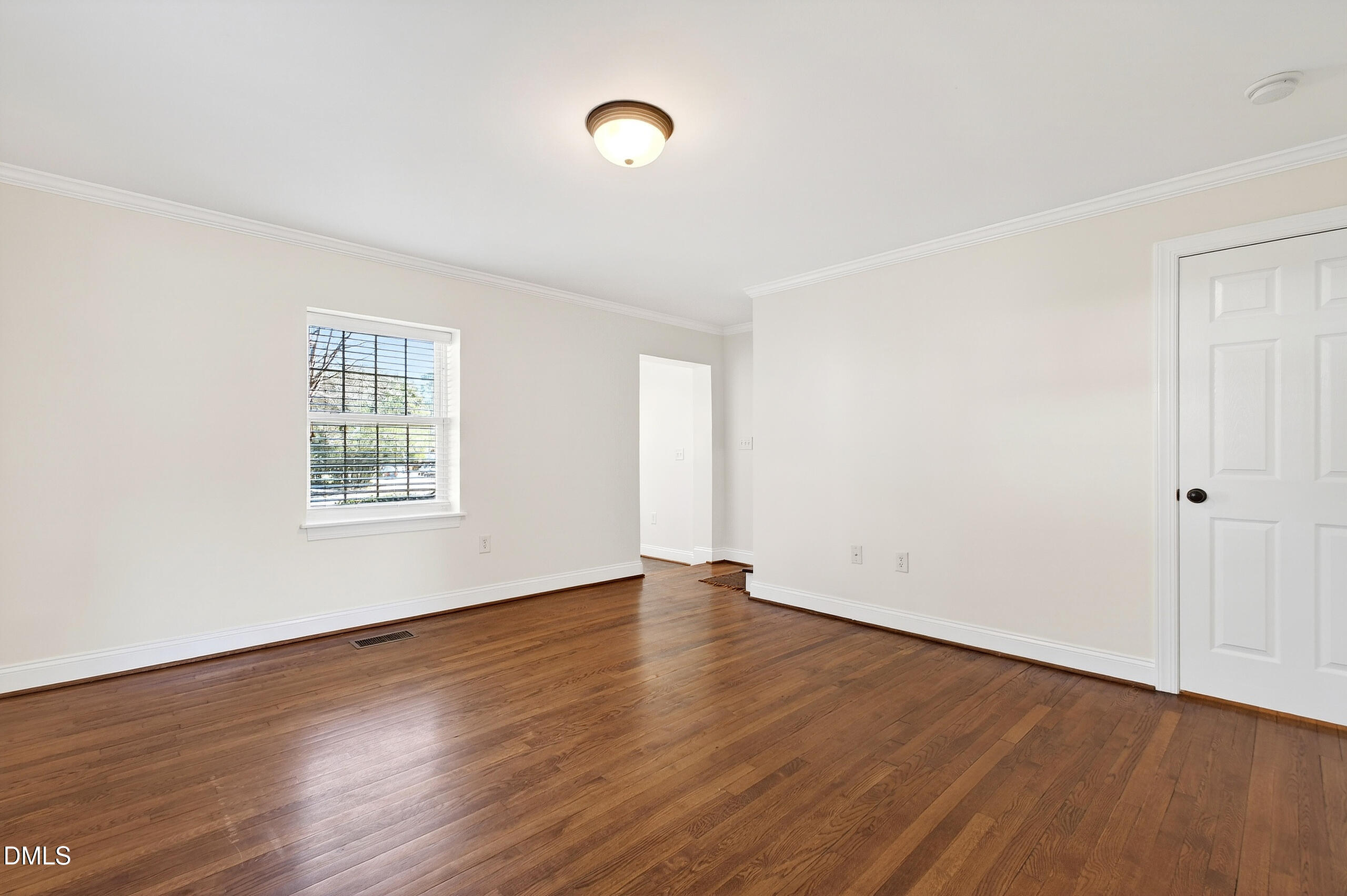 1900 Fairfield Drive Raleigh, NC 27608 - Photo 7 of 32 7 Interiors (4)