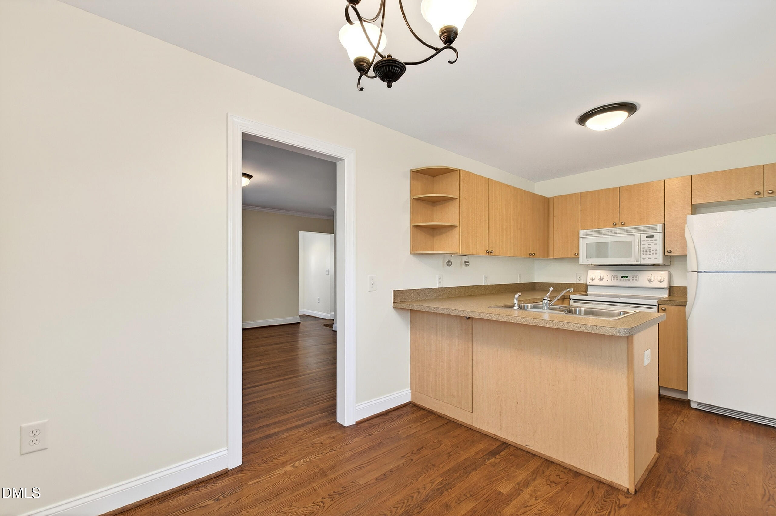 1900 Fairfield Drive Raleigh, NC 27608 - Photo 8 of 32 8 Interiors (9)