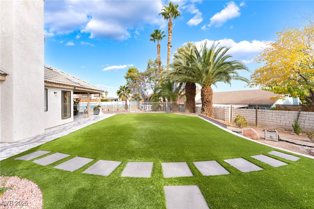 8 Hummingbird Lane Henderson, NV 89014 - Photo 9 of 60