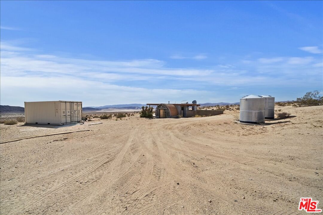 2373 Arizona Avenue Joshua Tree, CA 92252 - Photo 17 of 25