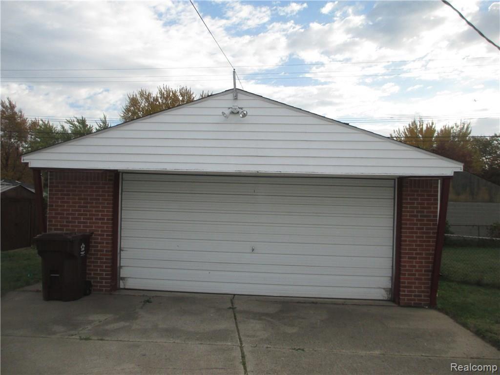 29565 Thomas Circle Circle Inkster, MI 48141 - Photo 2 of 11
