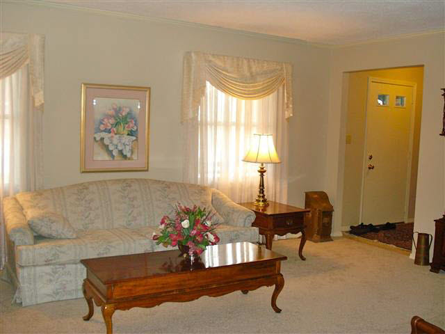 2308 West Bryden Road Muncie, IN 47304 - Photo 2 of 12 Gallery Image 2