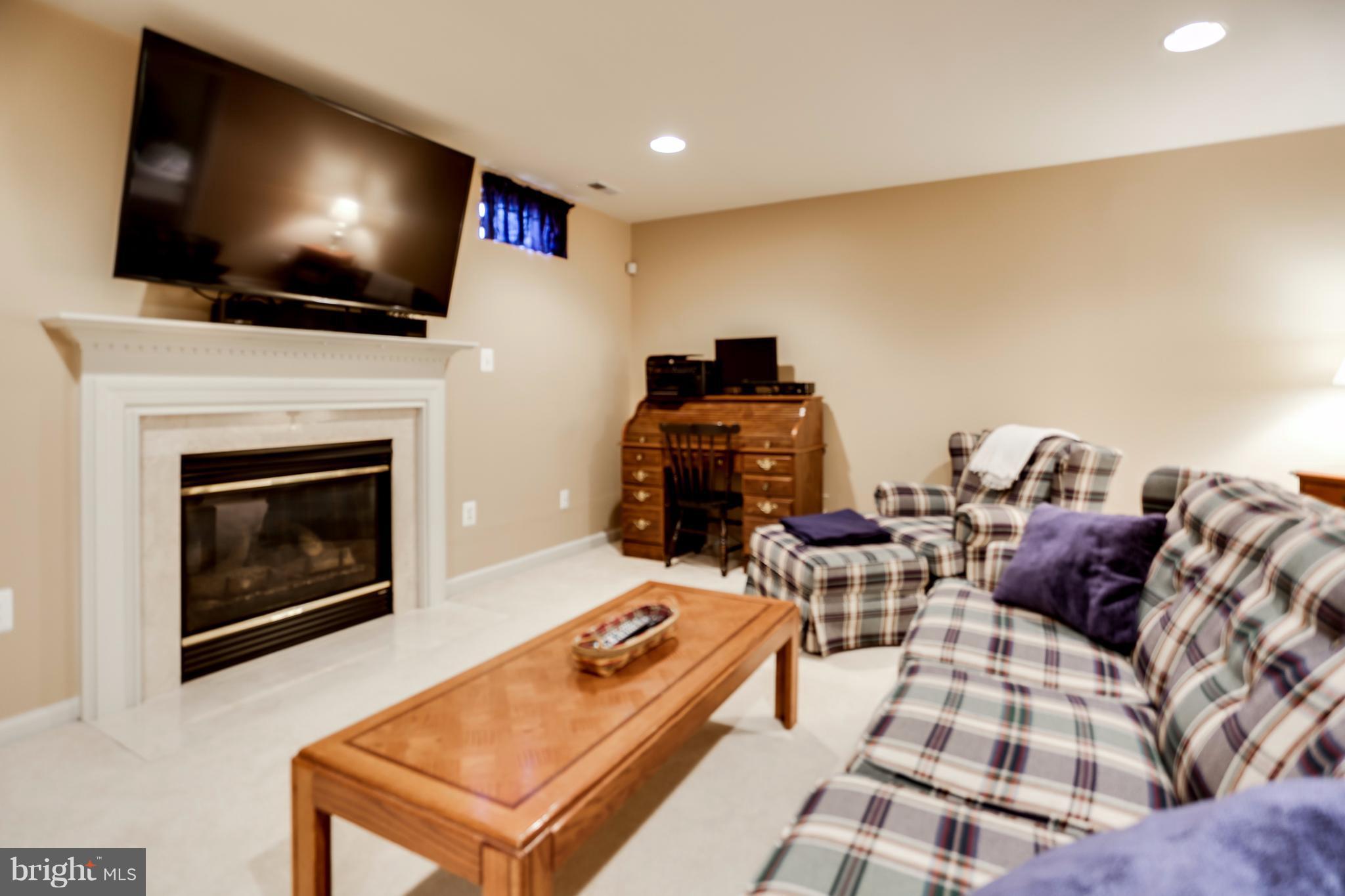 230 Commodore Drive Baltimore, MD 21221 - Photo 20 of 30 Family Room