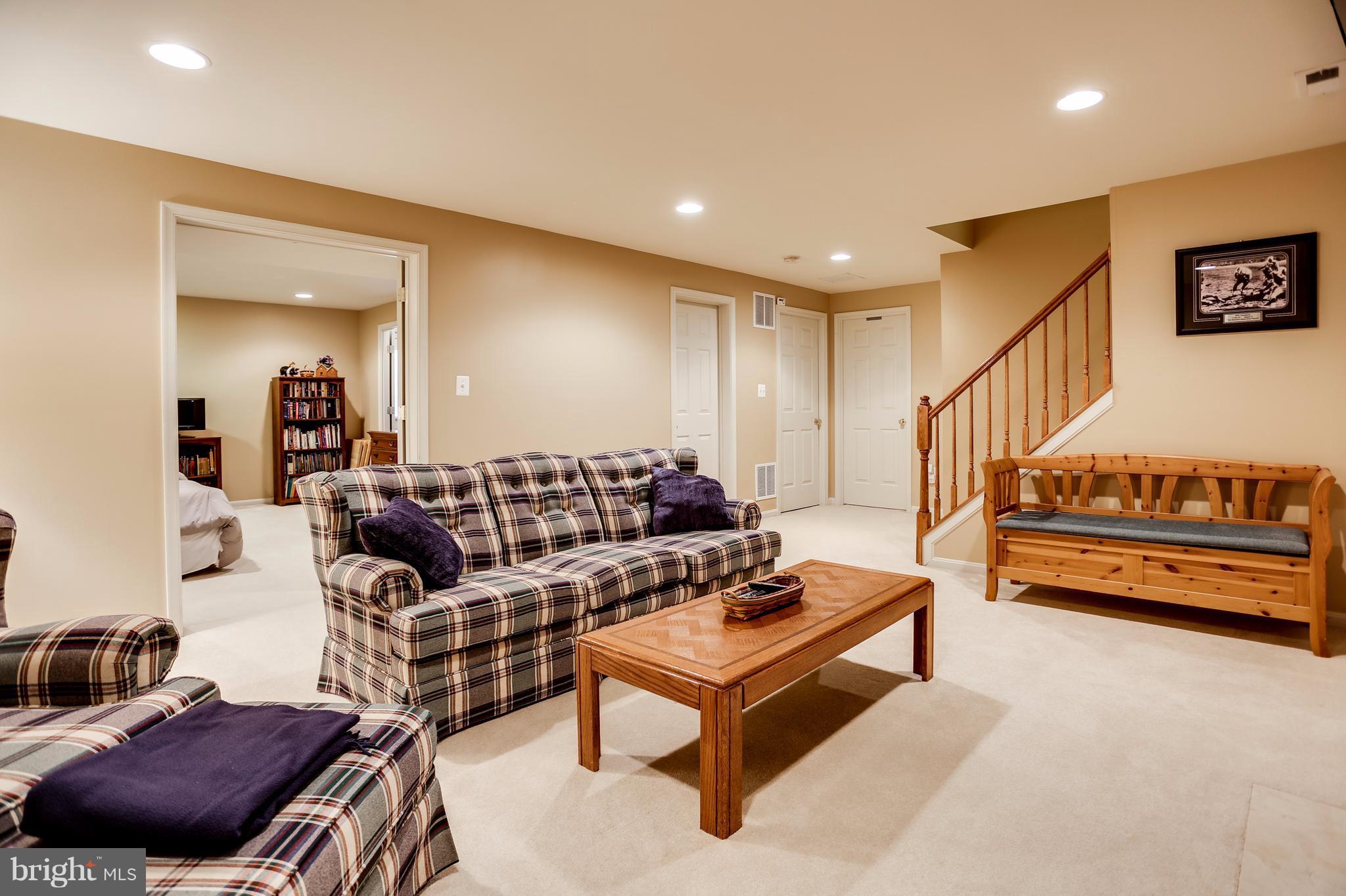 230 Commodore Drive Baltimore, MD 21221 - Photo 21 of 30 Family Room