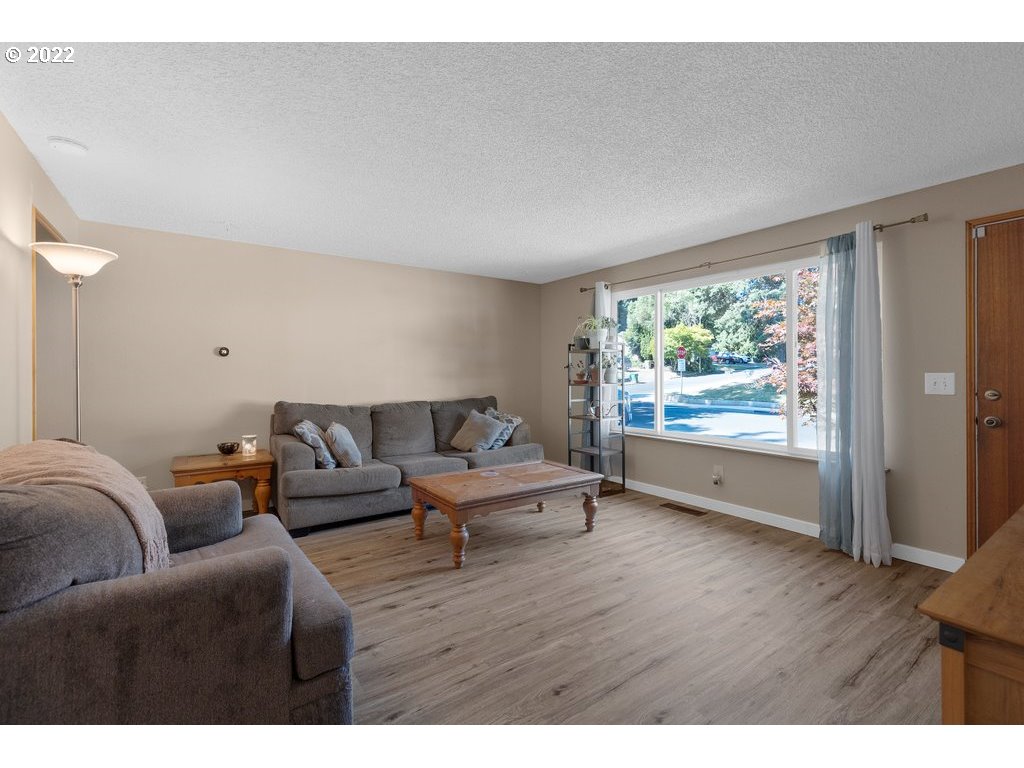5670 Southwest 196th Avenue Aloha, OR 97078 - Photo 5 of 24 Gallery Image 5