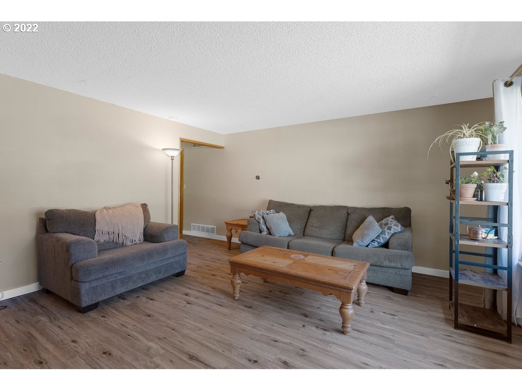 5670 Southwest 196th Avenue Aloha, OR 97078 - Photo 6 of 24 Gallery Image 6
