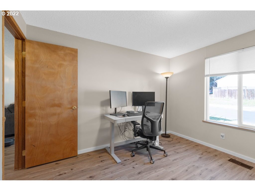 5670 Southwest 196th Avenue Aloha, OR 97078 - Photo 9 of 24 Gallery Image 9
