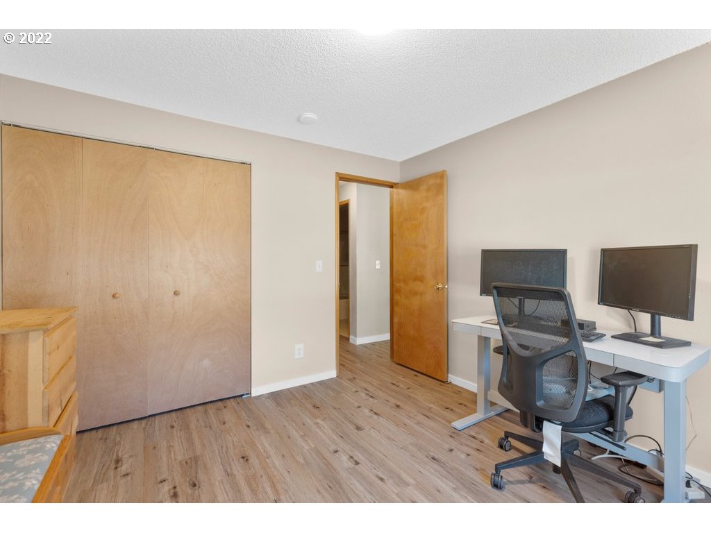 5670 Southwest 196th Avenue Aloha, OR 97078 - Photo 10 of 24 Gallery Image 10