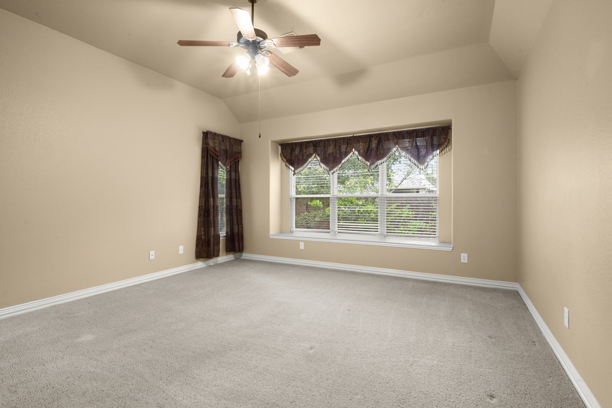 110 David Forest Lane Conroe, TX 77384 - Photo 30 of 35 an empty room with a ceiling fan and a window