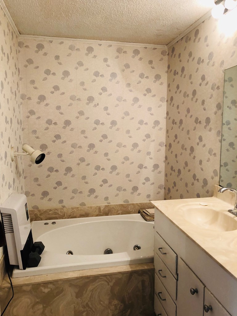 404 Farmdale Road Hodges, SC 29653 - Photo 24 of 38