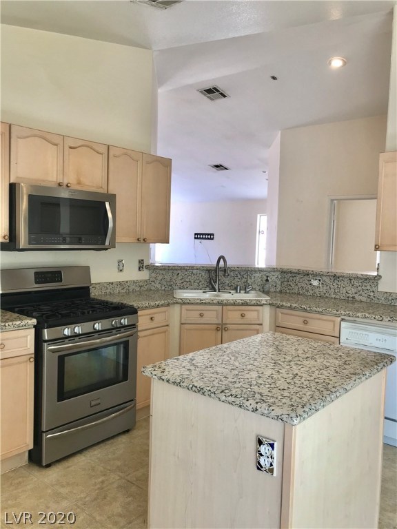 7425 Alpine Ridge Street Las Vegas, NV 89131 - Photo 8 of 27 Gallery Image 8