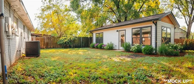 a view of a house with backyard and garden